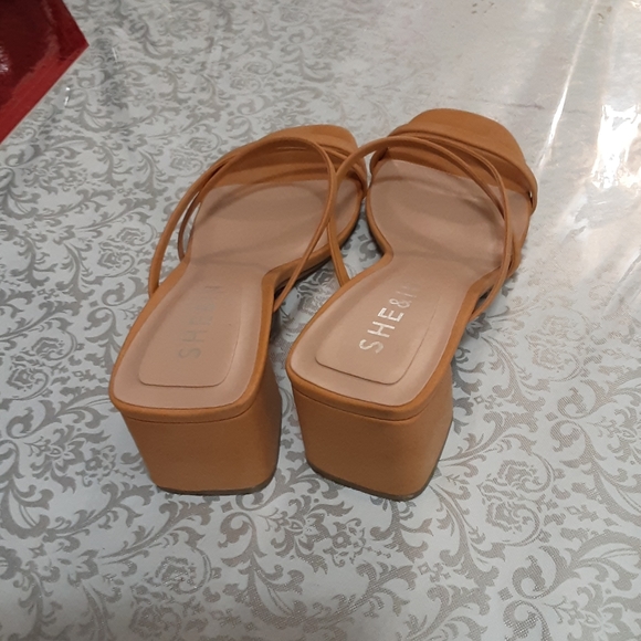 SHE& IN Sandals - Picture 3 of 4